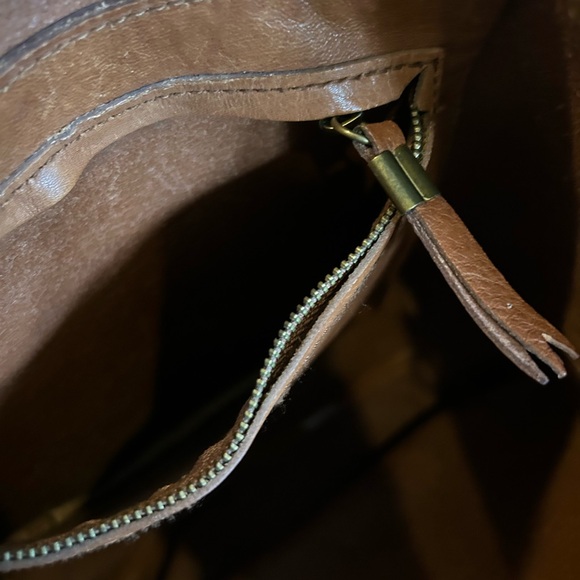 Madwell Medium Transport Tote - English Saddle - Picture 10 of 14
